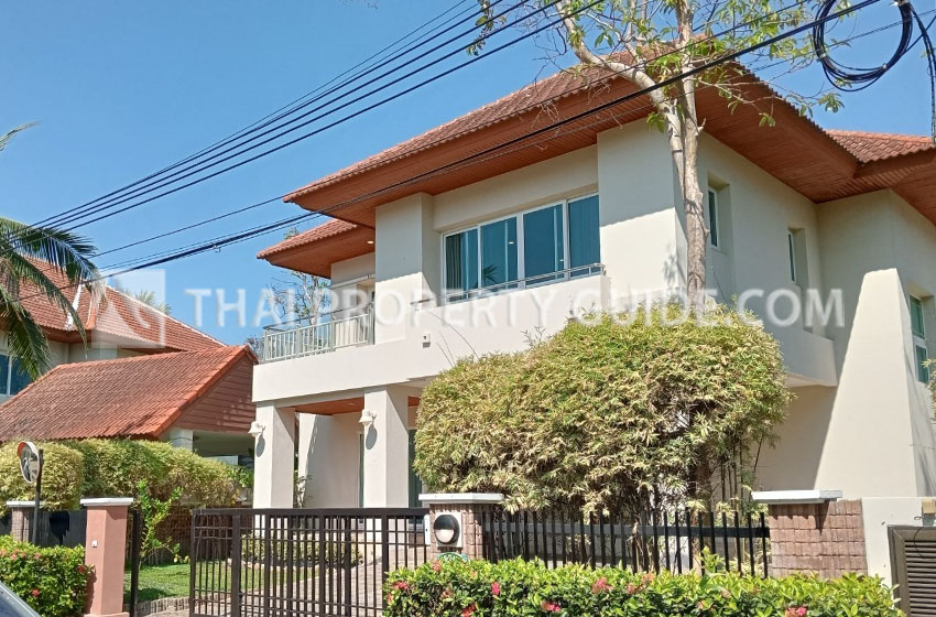 House with Shared Pool in Nichada Thani 